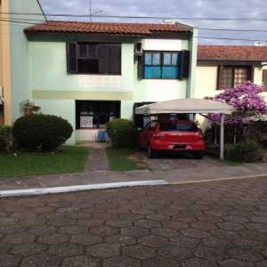 Casa em condomínio de 3 dormitórios bairro Cavalhada  